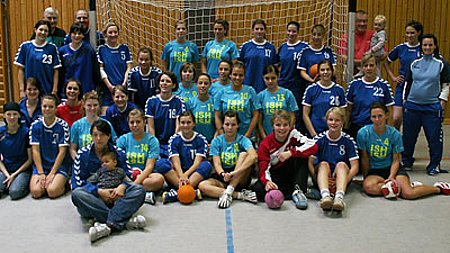Trainingslager ?De Luxe? ? Grundschulhalle wird zum Handballwohnzimmer ? Pizza...Pasta...Prüm...