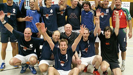 Spaßfaktor Handball ? Meisterlicher Saisonausklang - Männer II erobern Tabellenspitze ? Sensationsfoto verwackelt!