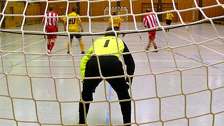 Offensive war Trumpf beim Gerolsteiner Hallenfußball