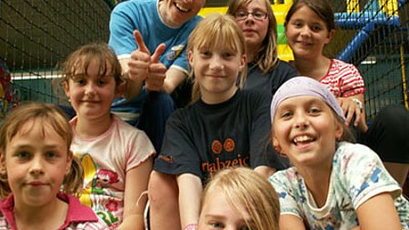 SVG-Löwen-Handballer im AKTIVI Kinder Abenteuerland