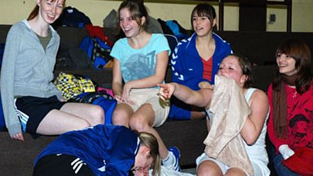 Weihnachtsspaß beim MIDNIGHT-MIX ? Handballteens im Wichtelglück