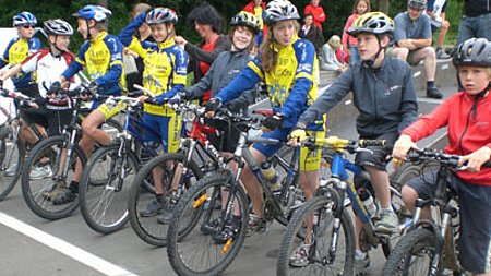 ?Von Morgentau bis Abendgrau? ? SV-ler radeln für guten Zweck ? Handballer und Triathleten erfolgreich beim Sommerbiathlon