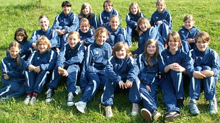 Orthopädie Krämer sponsert Handballer vom SV Gerolstein ? Nachwuchshandballerinnen begeistert